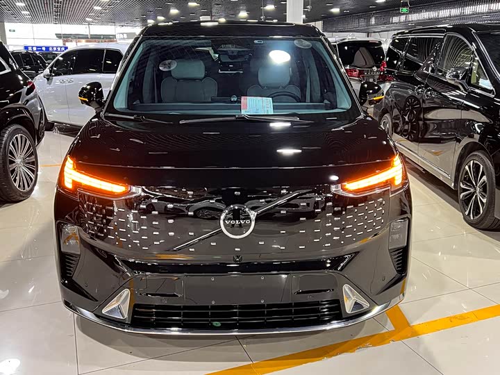 2025 Volvo EM90 2025 Ultra six-seater