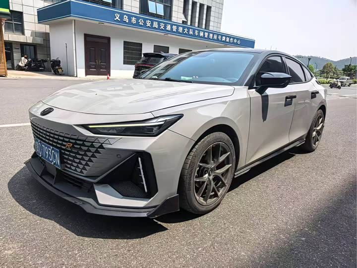 UNI-V 2022 Model 1.5T Premium Version