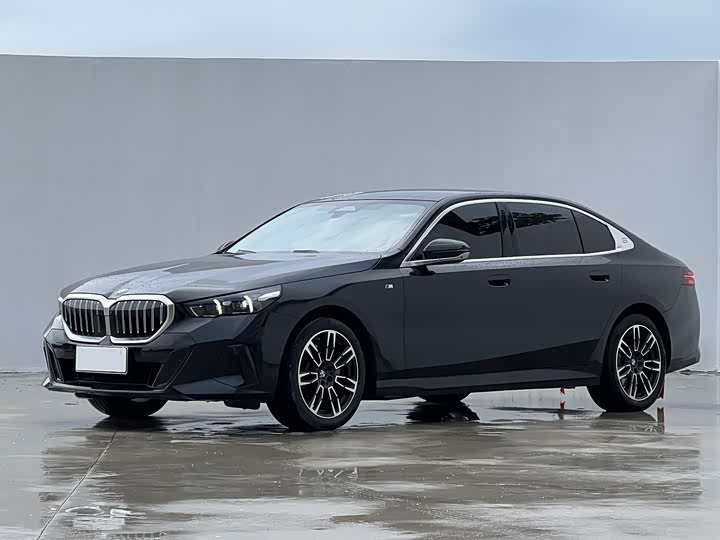 2024 BMW 5 Series 2024 530Li Leading M Sports Package