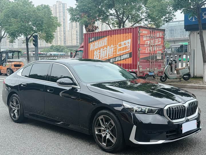 2024 BMW 5 Series 2025 530Li Leading M Sports Package