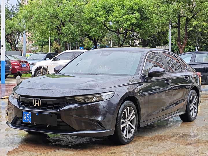 Model 2023 240TURBO CVT Leading Edition
