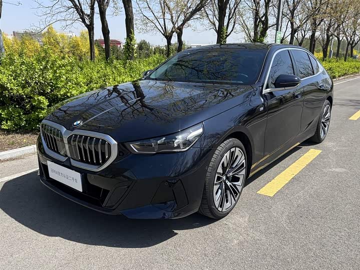 2024 BMW 5 Series 2024 530Li Leading M Sports Package