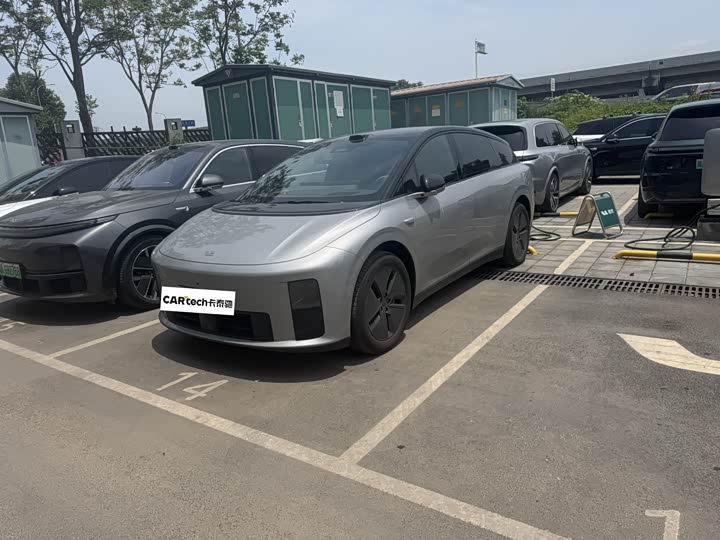 2025 Ideal i6 2025 two-wheel drive standard version