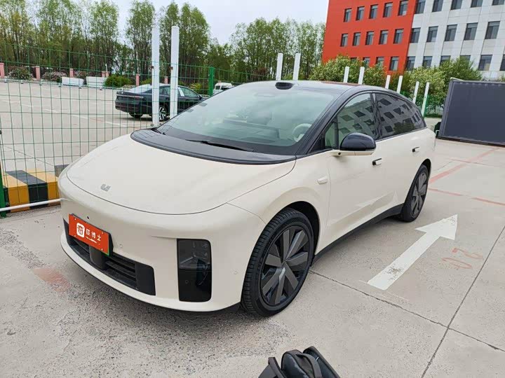 2025 Ideal i6 2025 four-wheel drive standard version