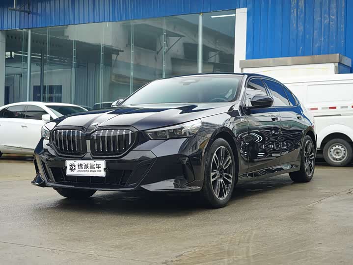 2024 BMW 5 Series 2024 530Li Leading M Sports Package
