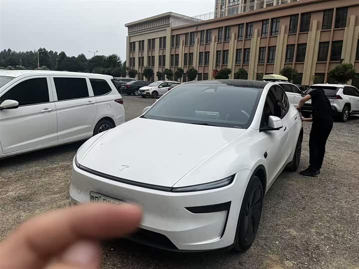 2025 Model Y 2025 rear-wheel drive version