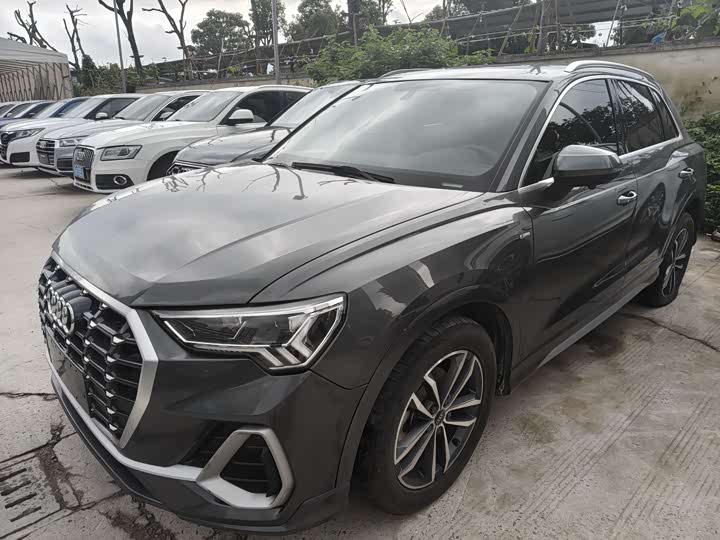 2022 Audi Q3 2022 35 TFSI Fashionable and Elegant