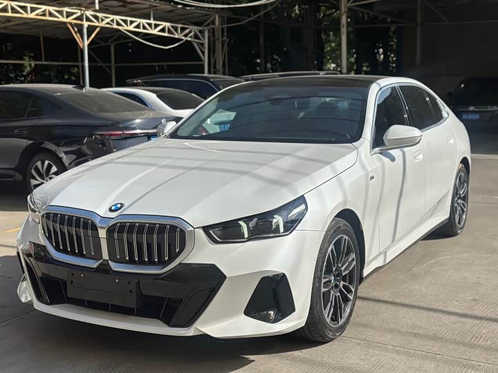 2025 BMW 5 Series 2025 530Li Leading M Sports Package