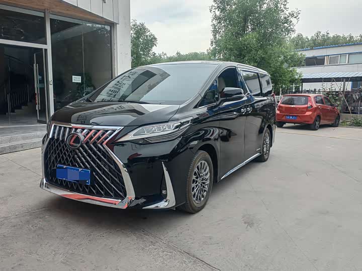 2023 Lexus LM 2020 300h seven-seater elegant version