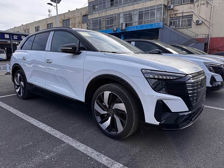 2023 Audi Q5 e-tron 2023 40 e-tron Shiny Mecha Suit