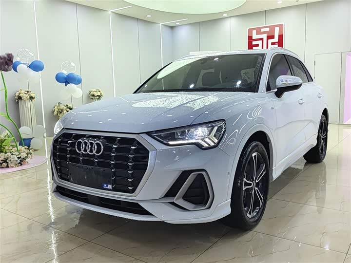 2022 Audi Q3 2022 45 TFSI quattro fashionable and dynamic