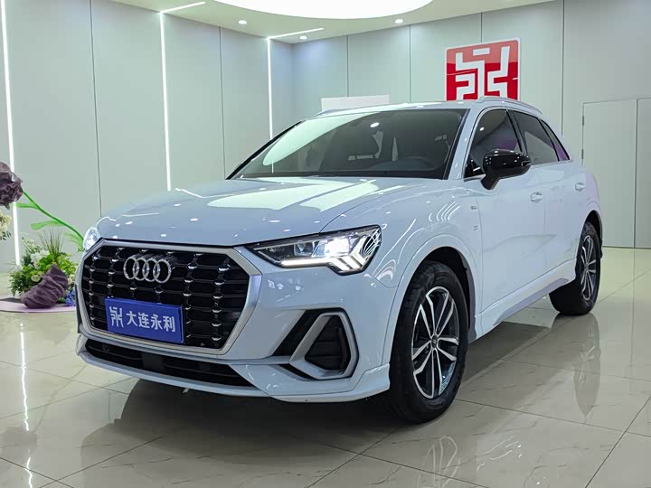 2023 Audi Q3 2023 35 TFSI aggressive and dynamic model (1.4T)