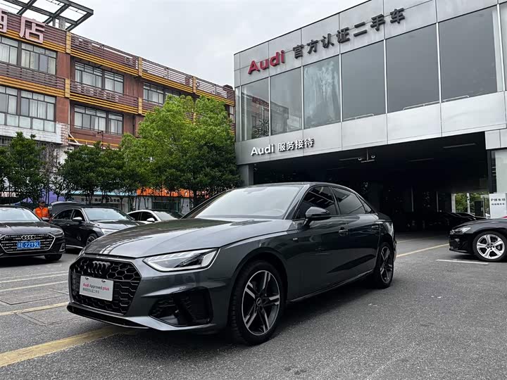 2022 Audi A4L 2022 40 TFSI luxury and dynamic model
