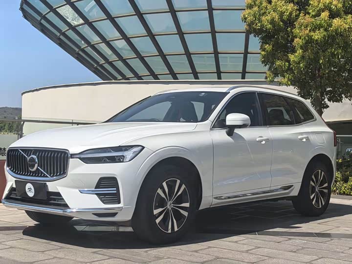 Volvo XC60 2023 model B5 four-wheel drive Zhiyi luxury version