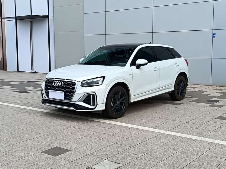 2022 Audi Q2L 2022 35 TFSI aggressive and dynamic model