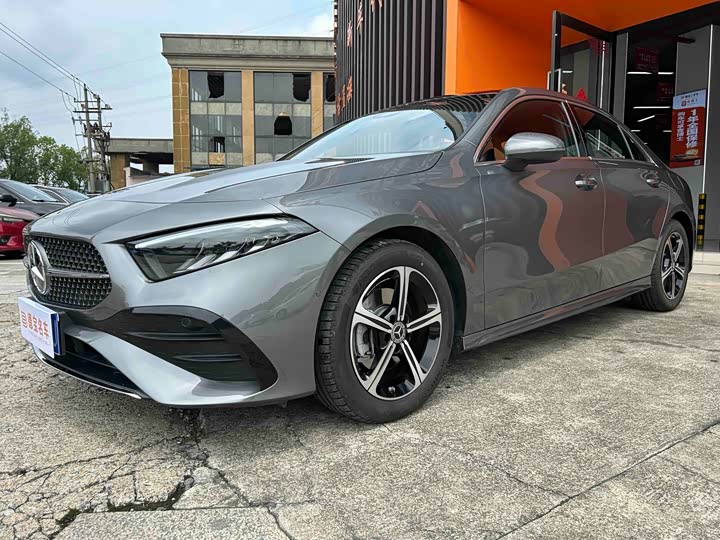 2025 Mercedes-Benz A-Class 2025 facelift A 200 L fashionable model