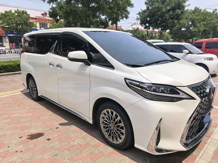 2022 Lexus LM 2020 300h seven-seater elegant version