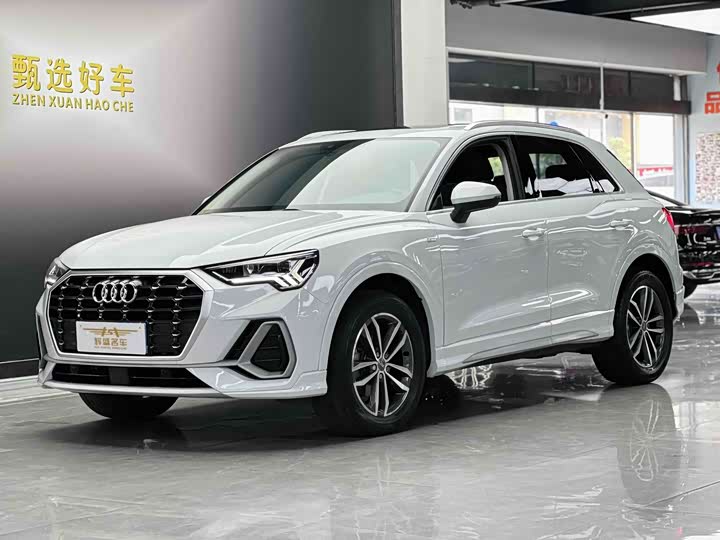2021 Audi Q3 2021 35 TFSI aggressive and dynamic