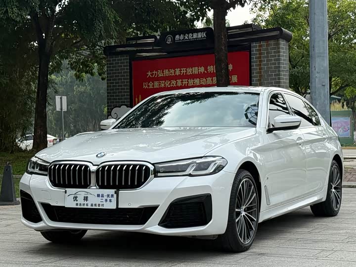 2022 BMW 5 Series 2022 530Li Leading M Sports Package