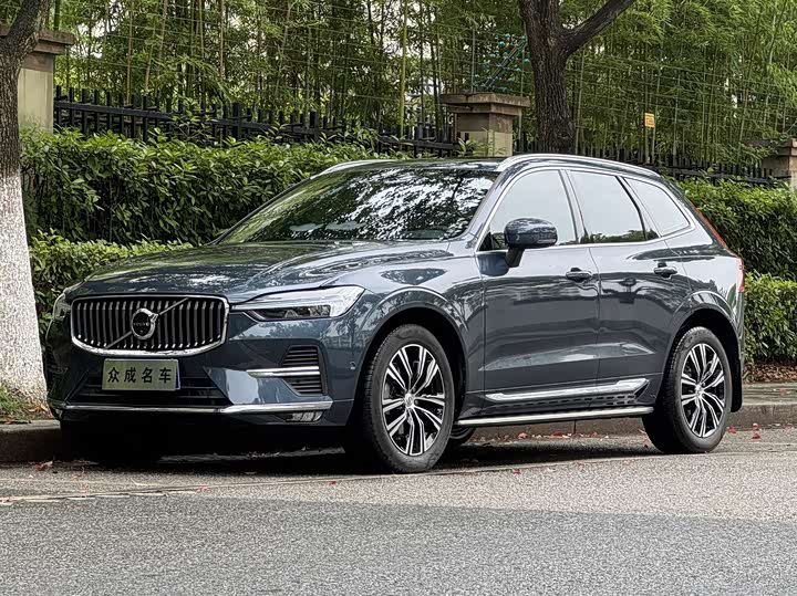 2022 Volvo XC60 2022 B5 AWD Inscription Luxury