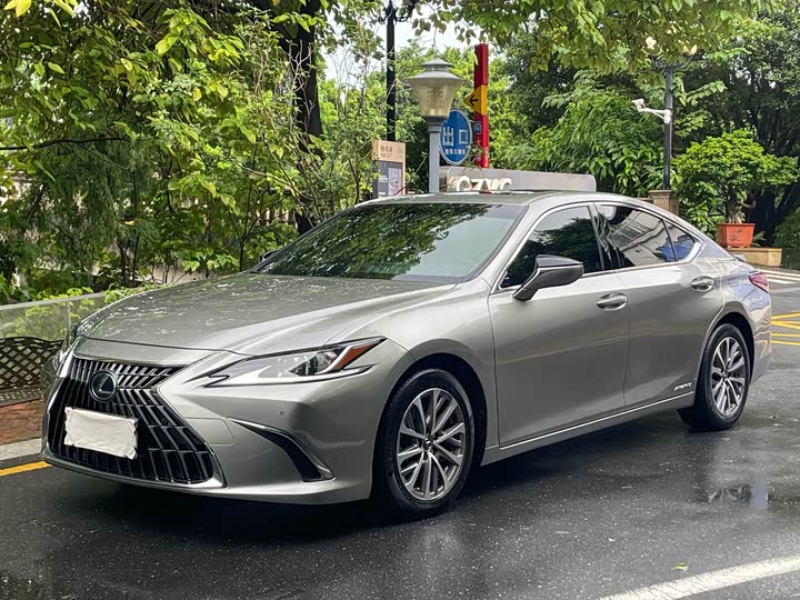 2022 Lexus ES 2021 300h Excellence Edition