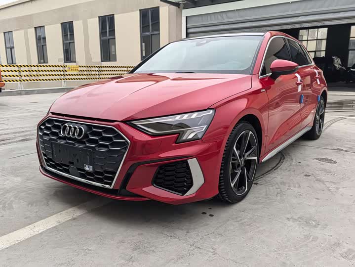 2022 Audi A3 2022 Sportback 35 TFSI stylish and sporty
