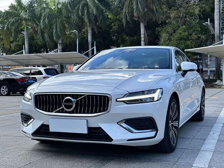 2021 Volvo S60 2021 T4 Luxury