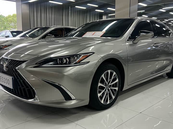 2022 Lexus ES 2021 200 Deluxe Edition