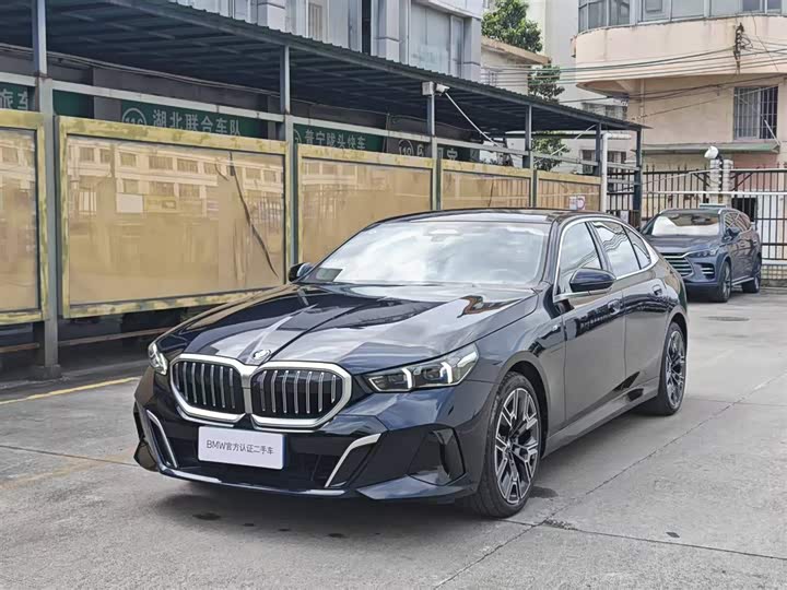 2025 BMW 5 Series 2025 530Li Exclusive M Sports Package