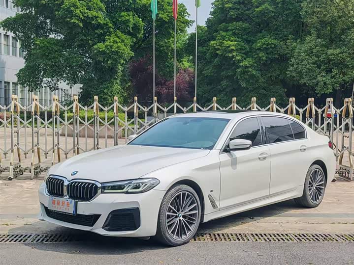 2022 BMW 5 Series 2022 530Li Leading M Sports Package
