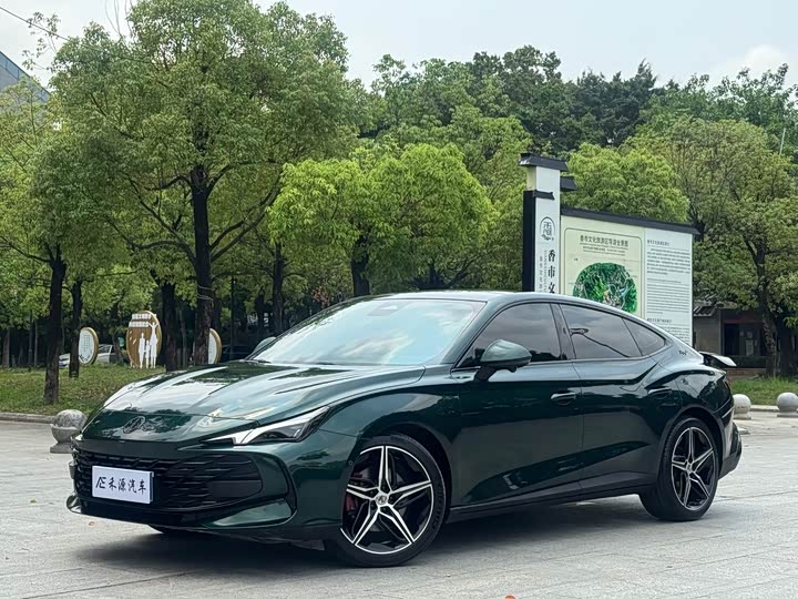 MG7 2025 2.0T Trophy Intelligent Driving Edition