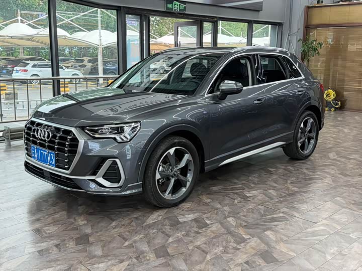 Audi Q3 2022 35 TFSI Fashionable and Dynamic