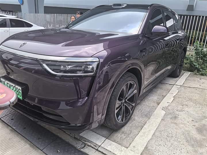 Wenjie M8 2025 extended range Max version 53.4kWh 6-seater version (192-line lidar)