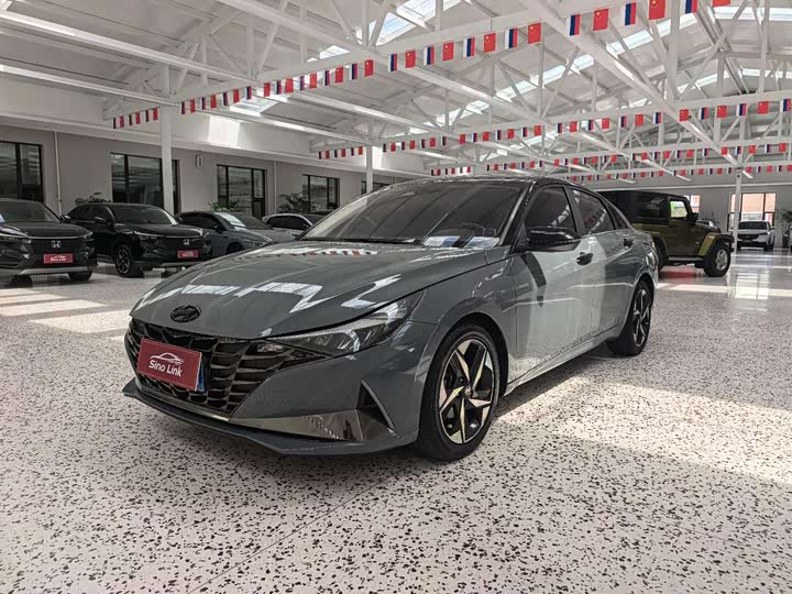 Elantra 2022 1.5L CVT LUX Premium Edition