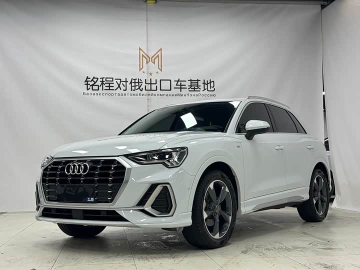 Audi Q3 2022 35 TFSI Fashionable and Dynamic