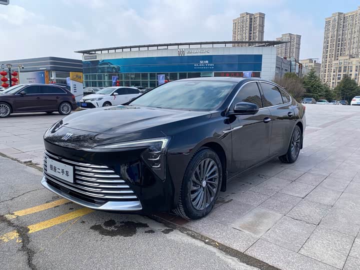 2025 LaCrosse 2025 28T Platinum Edition