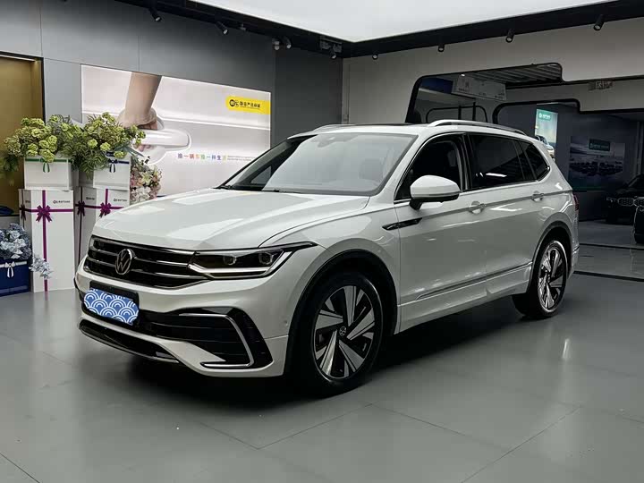 2023 Tiguan L 2023 330TSI automatic two-wheel drive R-Line version