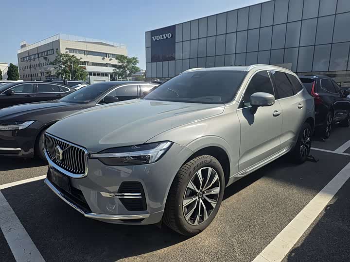2025 Volvo XC60 2025 B5 four-wheel drive Zhiyuan luxury version