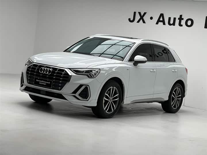 Audi Q3 2022 35 TFSI aggressive and dynamic