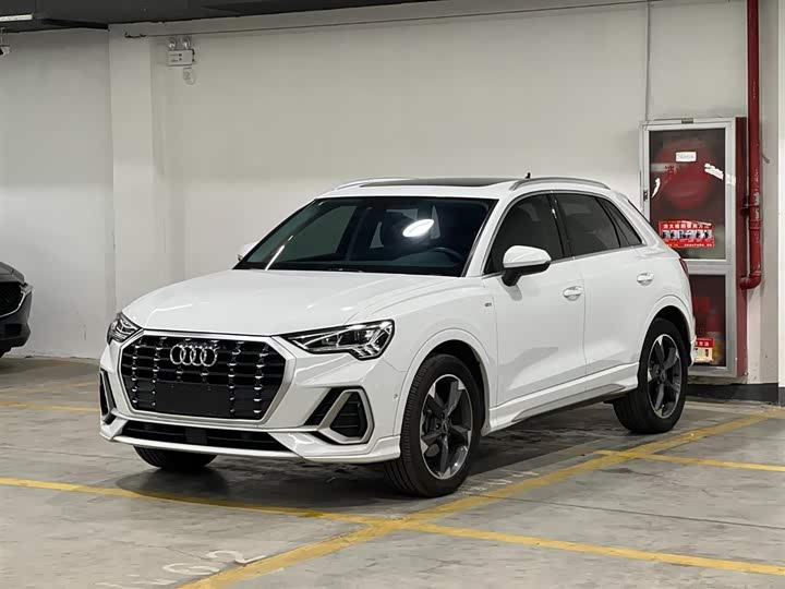 Audi Q3 2022 35 TFSI Fashionable and Dynamic