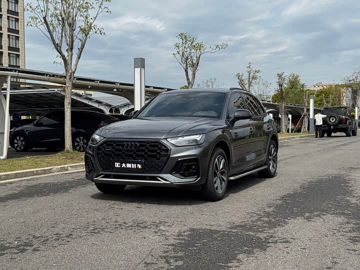 Audi Q5L 2023 40T luxury and dynamic model