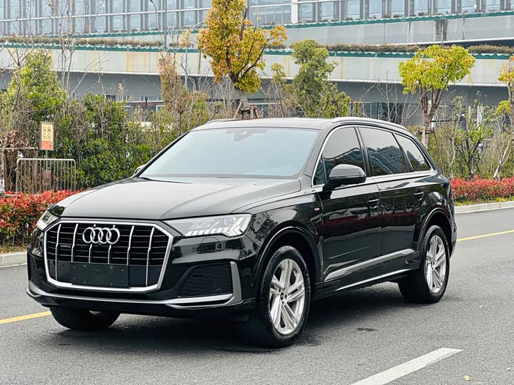 Audi Q7 2023 45 TFSI quattro S line sports