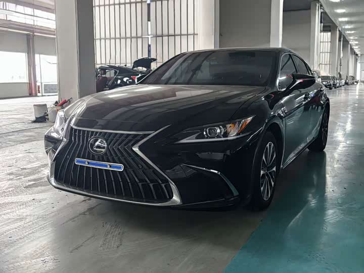 Lexus ES 2024 200 Premium Edition