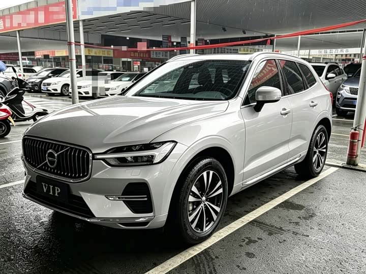 2024 Volvo XC60 2025 B5 four-wheel drive Zhiyi Luxury Edition
