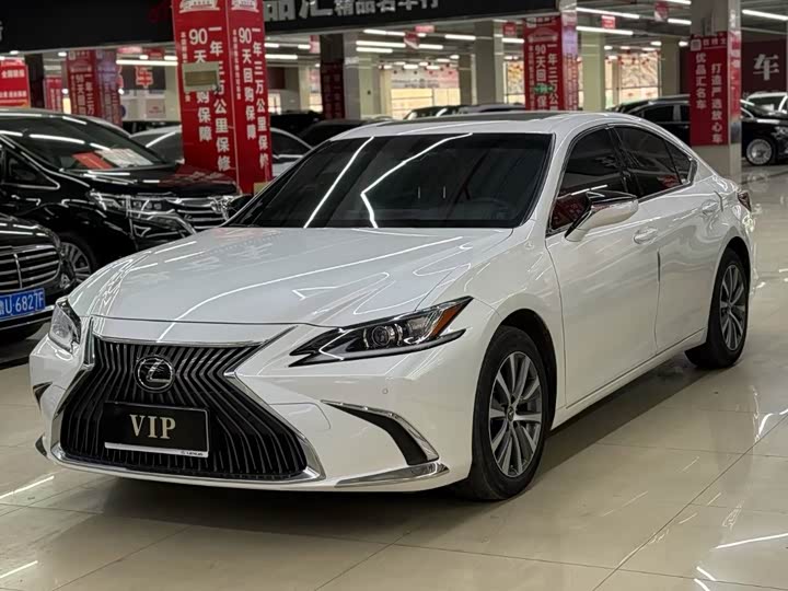 2021 Lexus ES 2021 200 Deluxe Edition