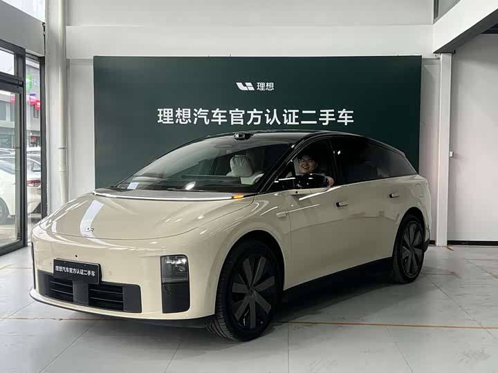 2025 Ideal i6 2025 four-wheel drive standard version
