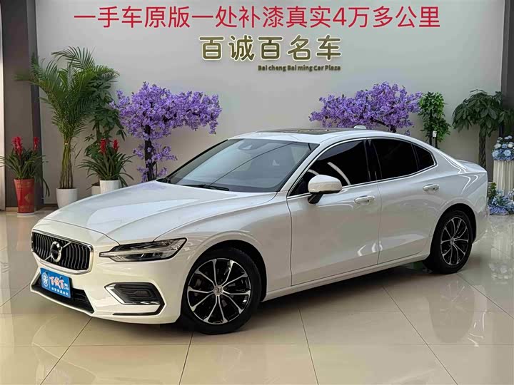 2021 Volvo S60 2021 T4 Momentum Luxury Edition