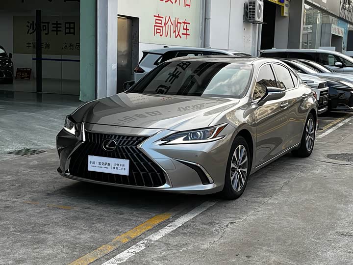 Lexus ES 2022 300h Excellence Edition