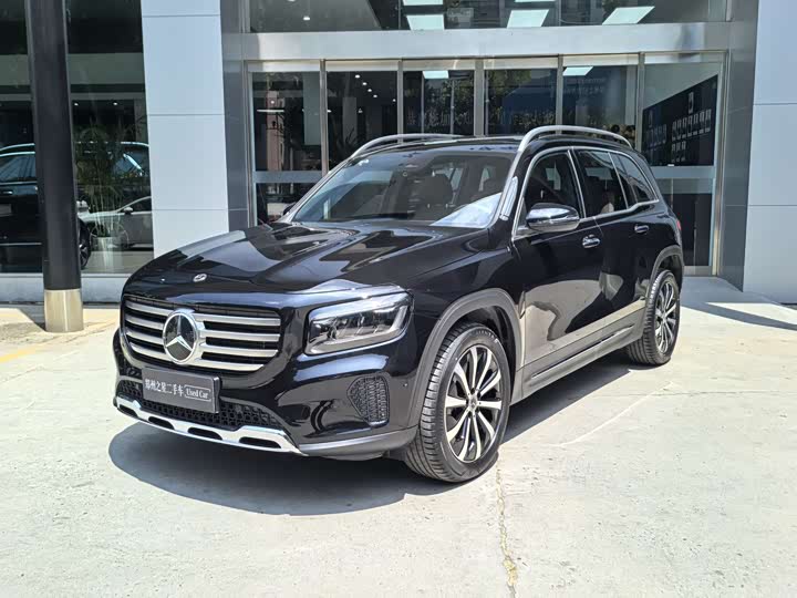 Mercedes-Benz GLB 2025 GLB 220 Fashion Model