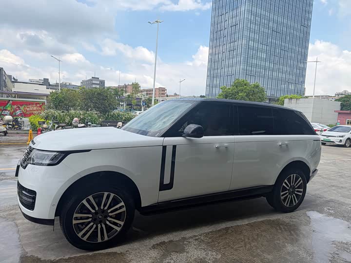 Range Rover 2023 Model Year Facelift 3.0 L6 400PS HSE Long Wheelbase